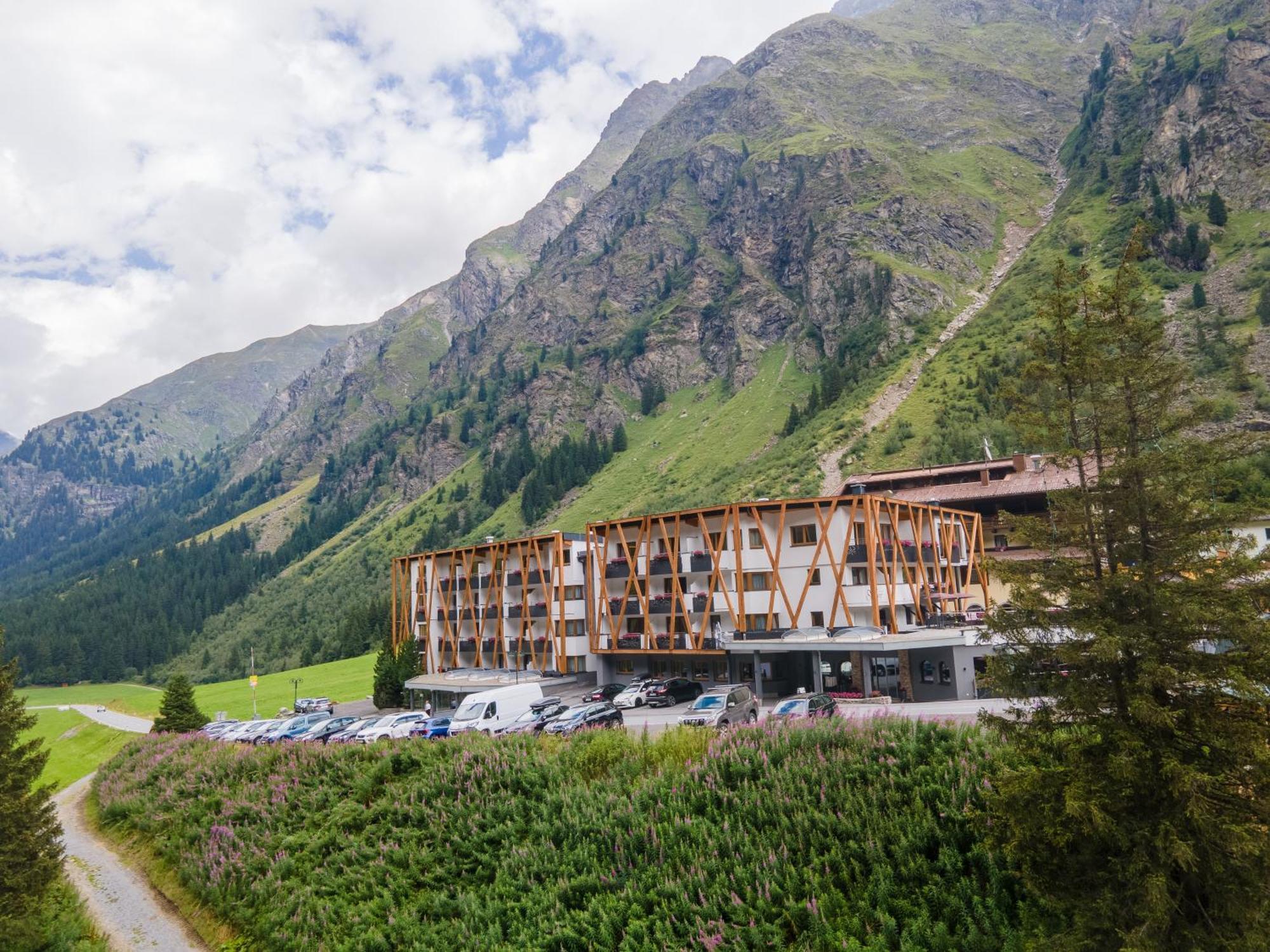 Hotel Gundolf Sankt Leonhard im Pitztal Exteriör bild
